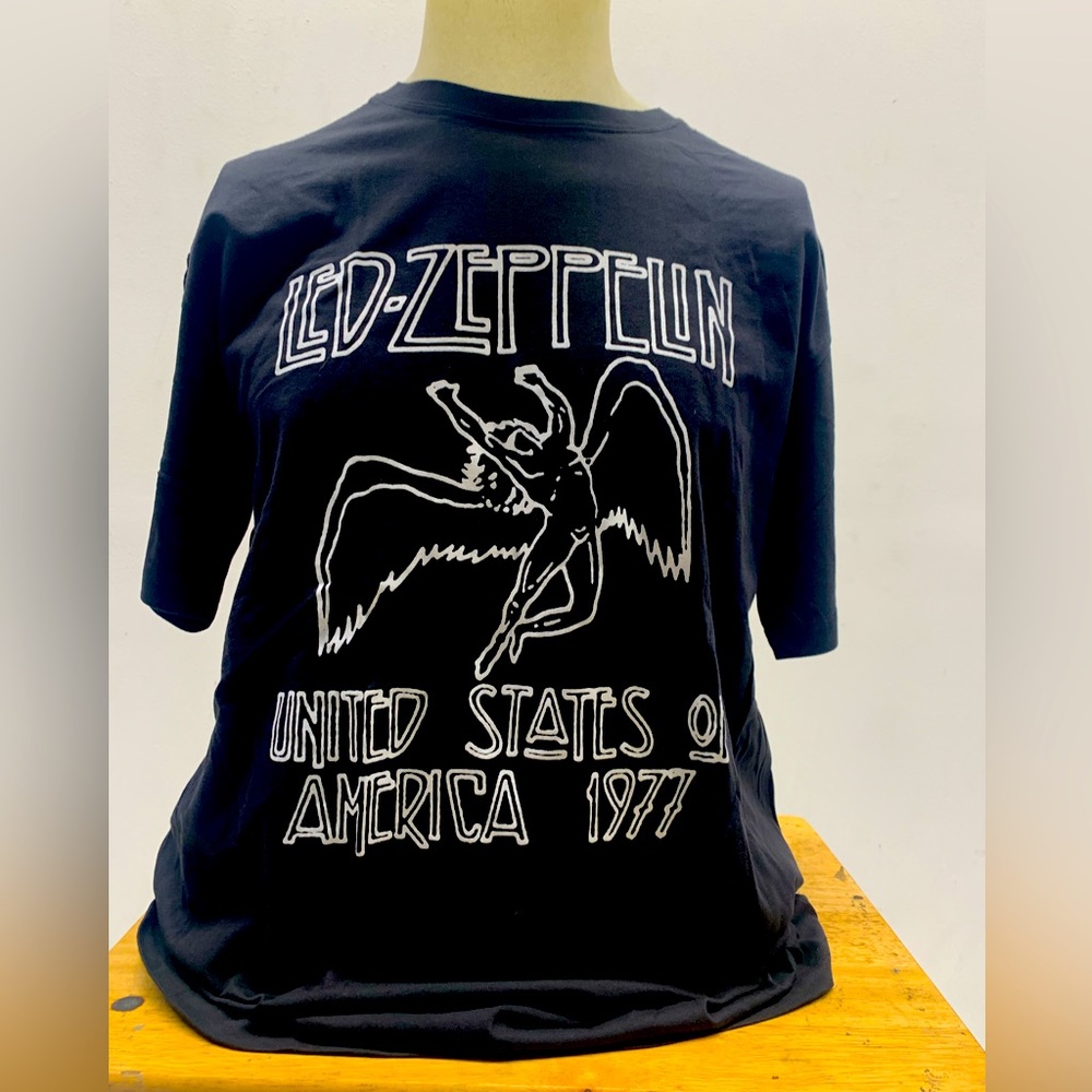 Led Zeppelin United States of America 1977 T-shirt in various sizes for sale